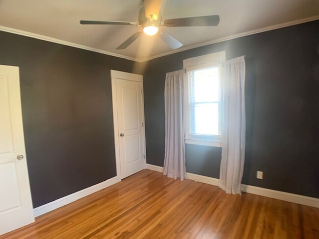 Building Photo - Super cute two-bedroom, two-bath single-fa...