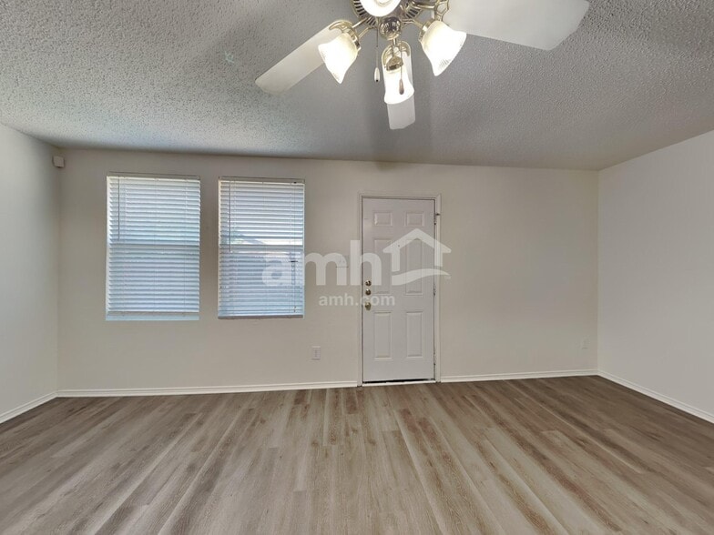 Building Photo - 3913 Country Ln