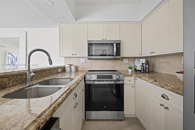 Building Photo - 650 West Ave