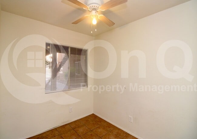 Building Photo - 1810 E Blacklidge Dr