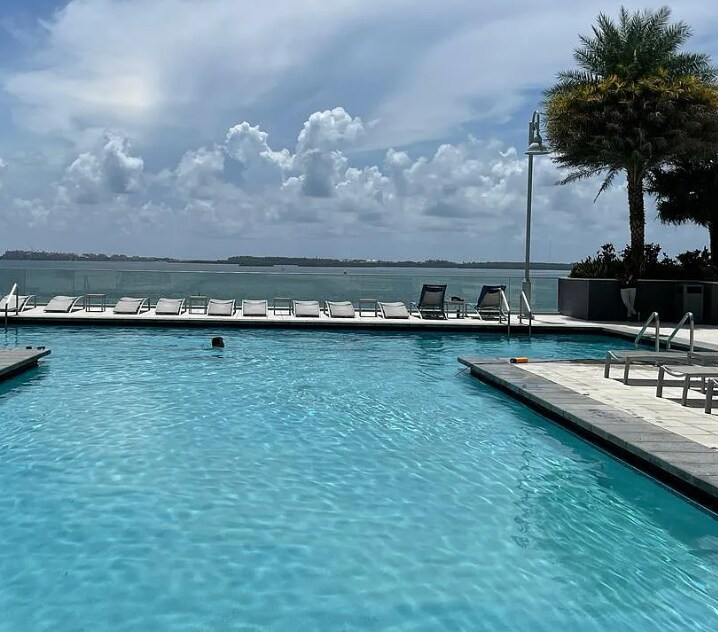 Building Photo - 1155 Brickell Bay Dr