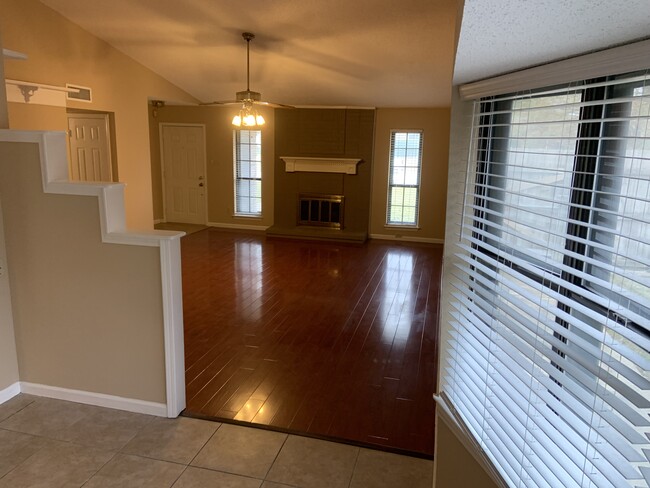 Building Photo - 2501 Majestic Dr