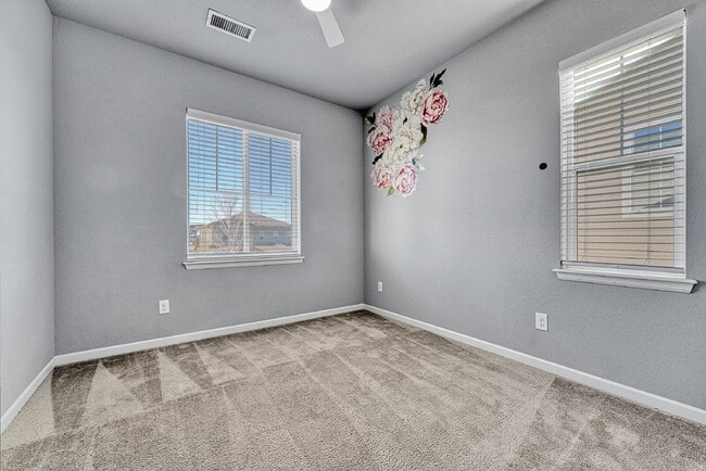 Building Photo - $2,950.00 - 3 Bedrooms, 2.5 Bathrooms, Single Family Home in Circle Rock with Cozy Fireplace!