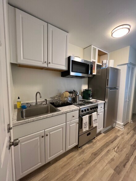 Building Photo - 1090 Mayson Turner Rd NW