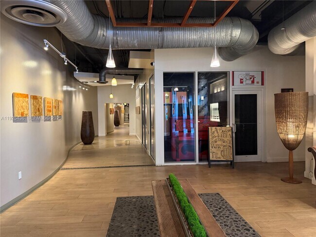 Building Photo - 10 SW South River Dr