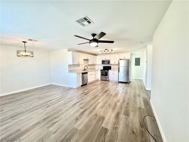 Building Photo - 2081 S Dandelion St