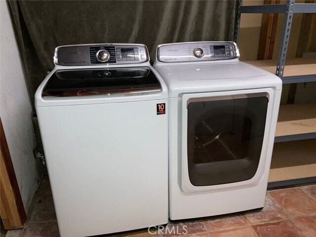 Building Photo - 1620 Edgecliff Dr