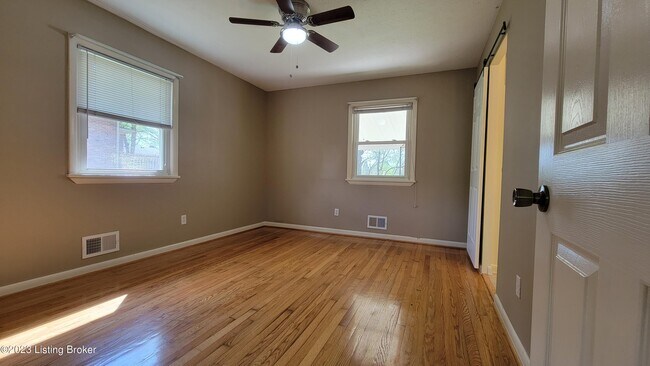 Building Photo - 11616 Maple Way