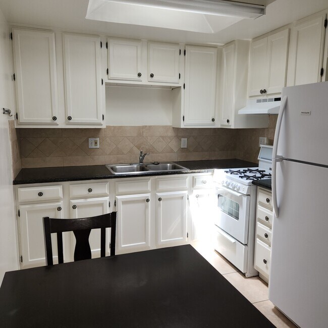 Building Photo - 2717 Orchard Ave