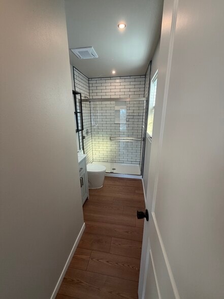 Building Photo - 833 W Stone St