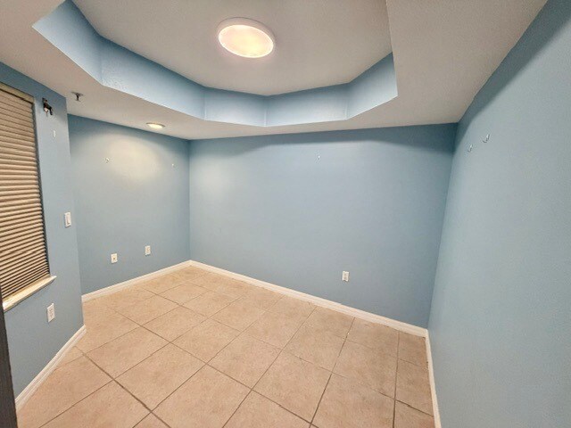 Building Photo - 7028 Sevilla Ct