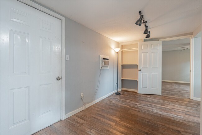 Building Photo - 4206 Walker St