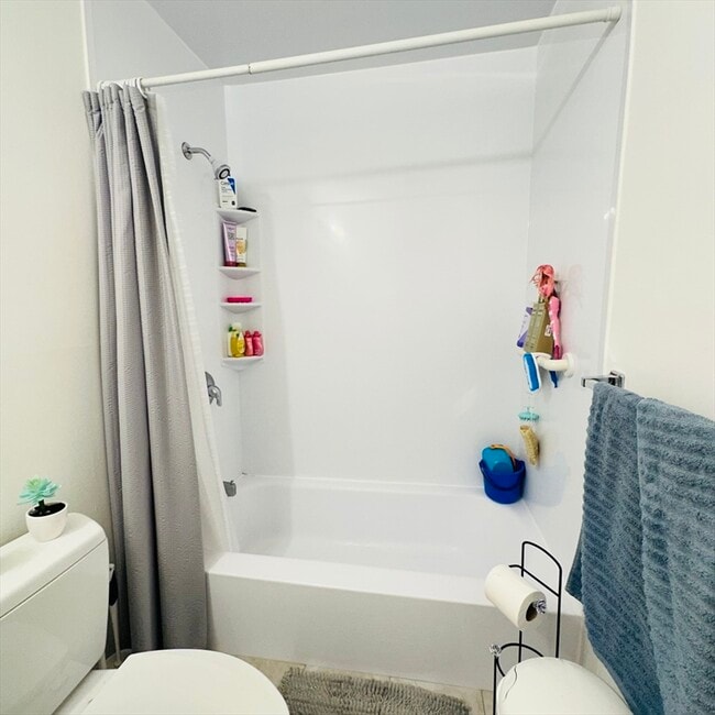 Building Photo - 8 Shadowbrook Ln