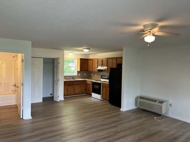 Building Photo - 14105-14109 Red House Road