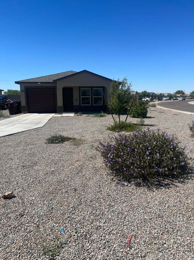 Building Photo - 2 weeks free rent with approved applicatio...