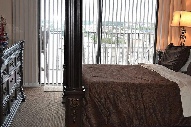 Building Photo - 290 174th St St