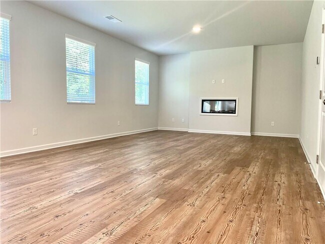 Building Photo - 667 Summerwood Ln