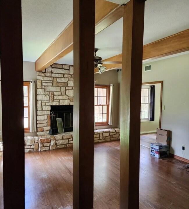 Building Photo - 2018 FM 1486 Rd