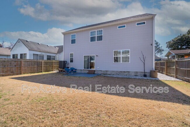 Building Photo - 3630 Buckingham St