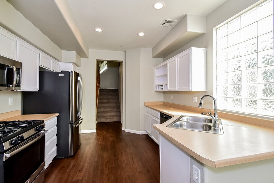 Building Photo - 5736 Adanon St