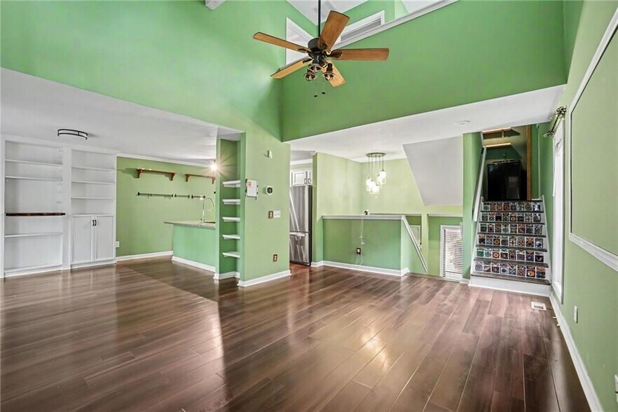 Building Photo - 1006 Creatwood Cir