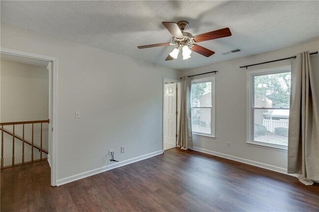 Building Photo - 3519 Nutmeg Dr