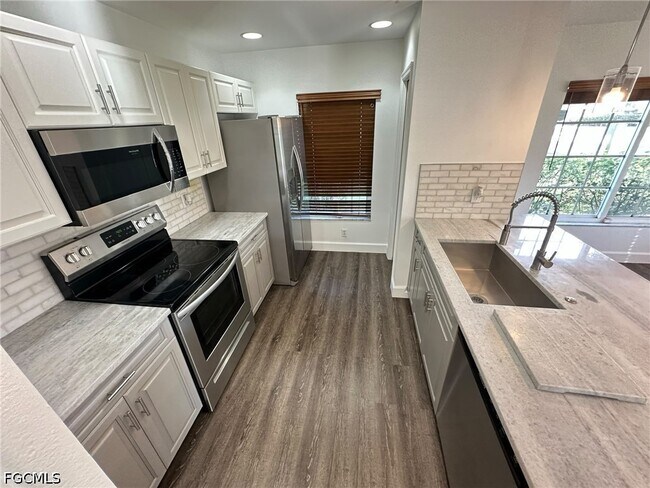 Building Photo - 9419 Ivy Brook Run