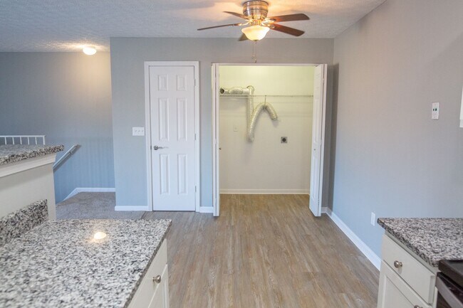 Building Photo - 5516 Cedar Spgs
