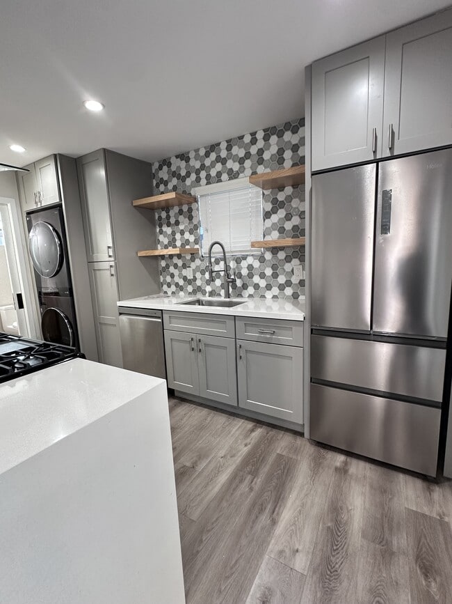 Building Photo - 1483 Fern Ave