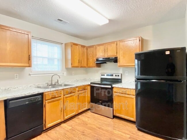 Building Photo - 200 S Hunt Club Run