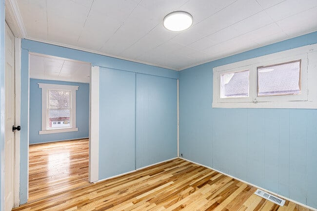 Building Photo - 83 Ridgeway Ave