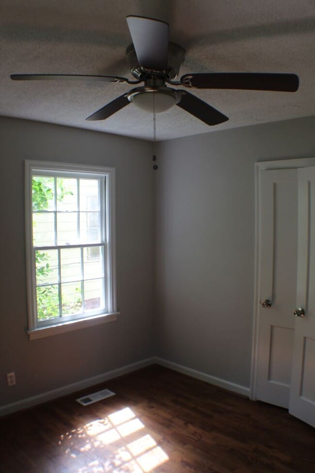 Building Photo - Your Cottage Awaits!