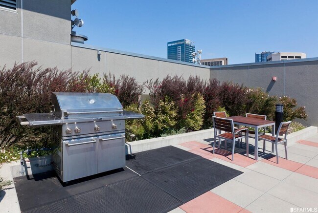 Building Photo - 55 Page St