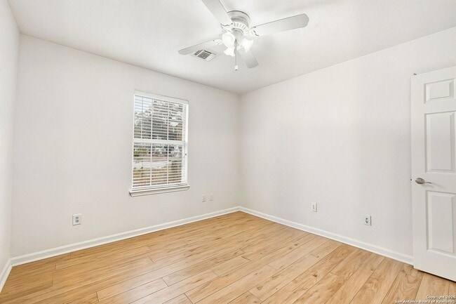 Building Photo - 1150 Green Hill Dr