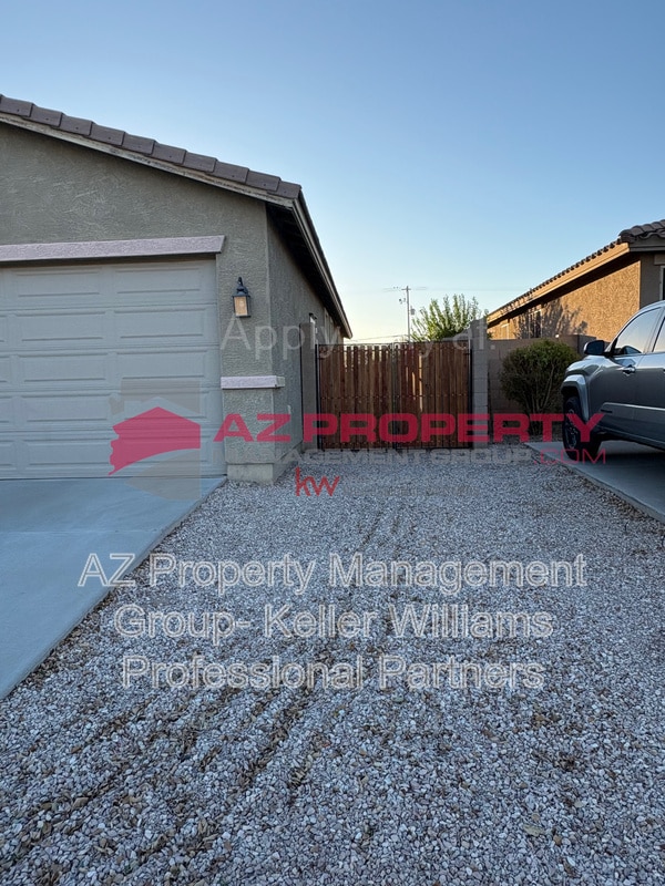 Building Photo - 812 S 178th Ln