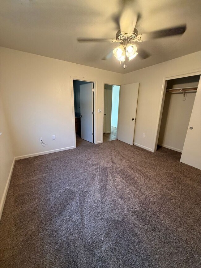 Building Photo - 3054 Bright St