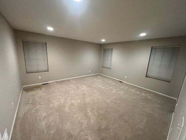 Building Photo - 4 bedroom 3 bathroom house AVAILABLE in Co...