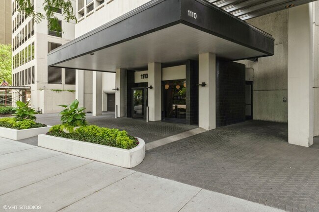 Primary Photo - 1110 N Lake Shore Dr