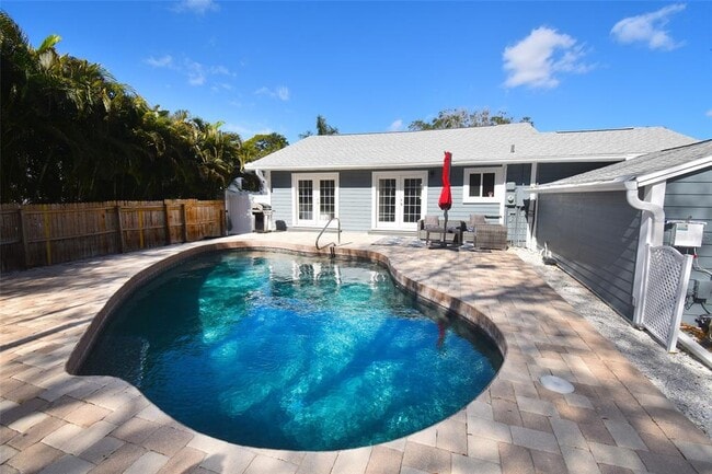 Building Photo - 2450 Hawthorne St