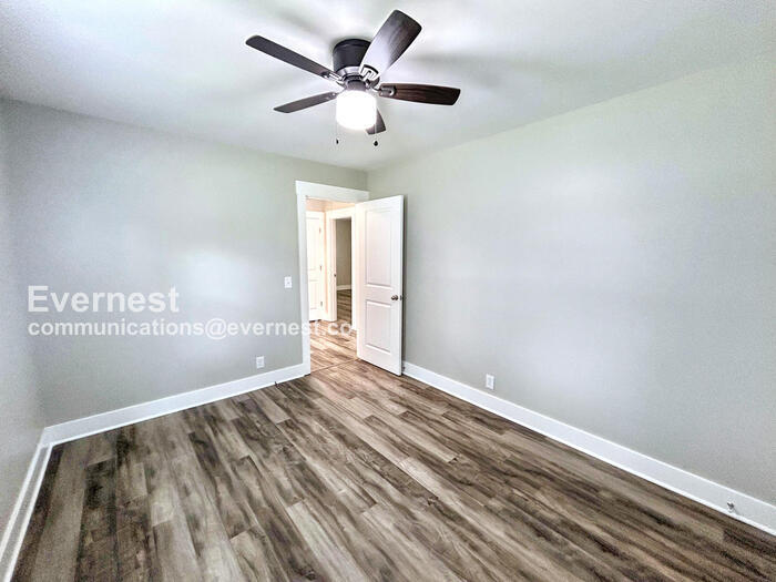 Building Photo - 6541 Kari Dr