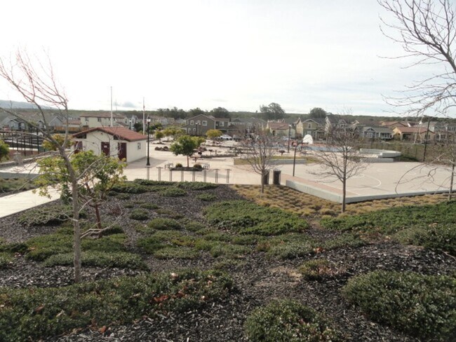 Building Photo - Great Home in East Garrison