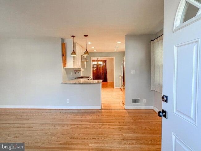 Building Photo - 4426 Strathmore Ave