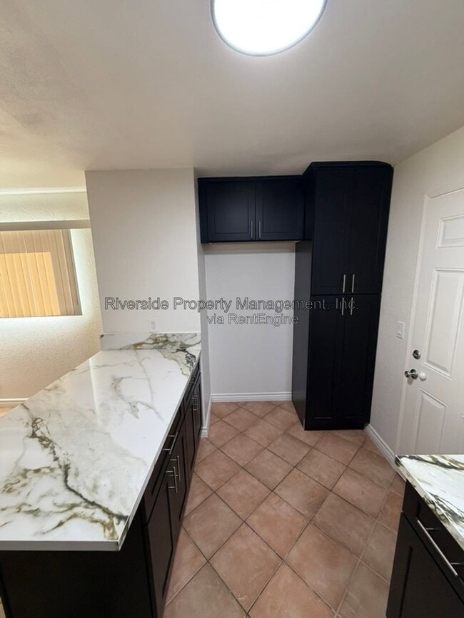 Building Photo - 4500 Sutton Pl