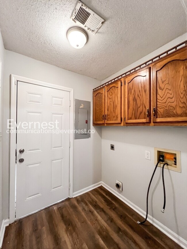 Building Photo - 3285 Edenshire Ln