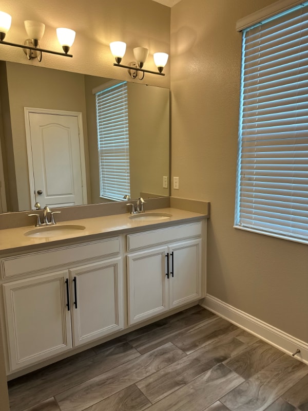 Building Photo - 5350 Costa Del Sol Dr