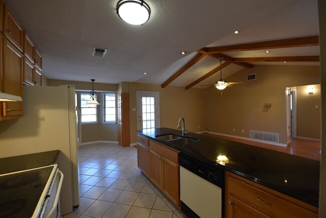 Building Photo - 106 Rawhide Trail