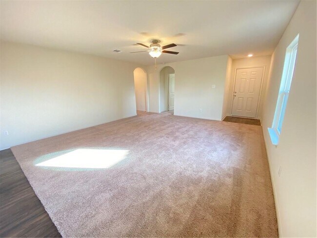 Building Photo - 401 Hyacinth Way