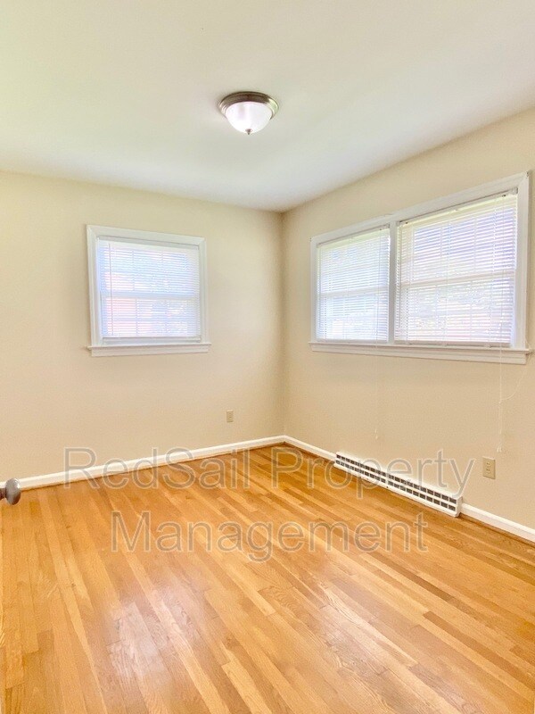 Building Photo - 729 Milton Dr