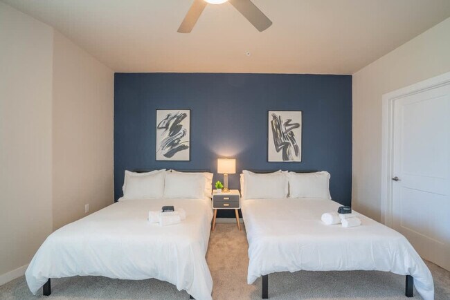 Building Photo - 1890 S Country Club Way