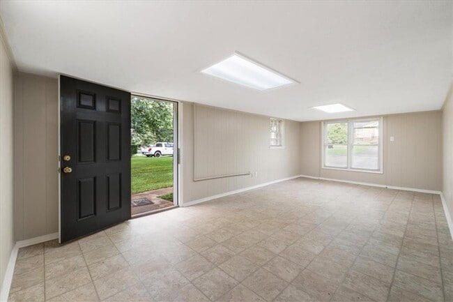 Building Photo - 5146 Bramblewood Dr